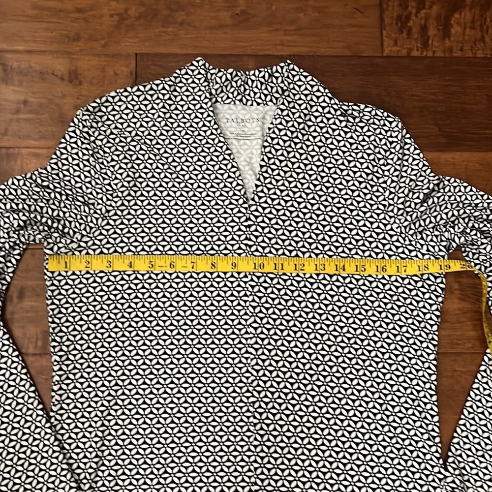 Talbots Black White Geometric Print Long Sleeve Top Size M - Picture 8 of 10